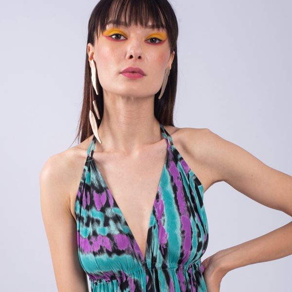 HANGING LEATHER EARRING IN LEAVE SHAPE