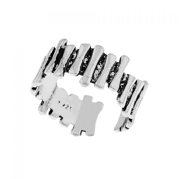 RING WITH VERTICAL LINES