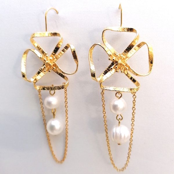 HANGING FLOWER EARRINGS WITH FRESHWATER PEARLS